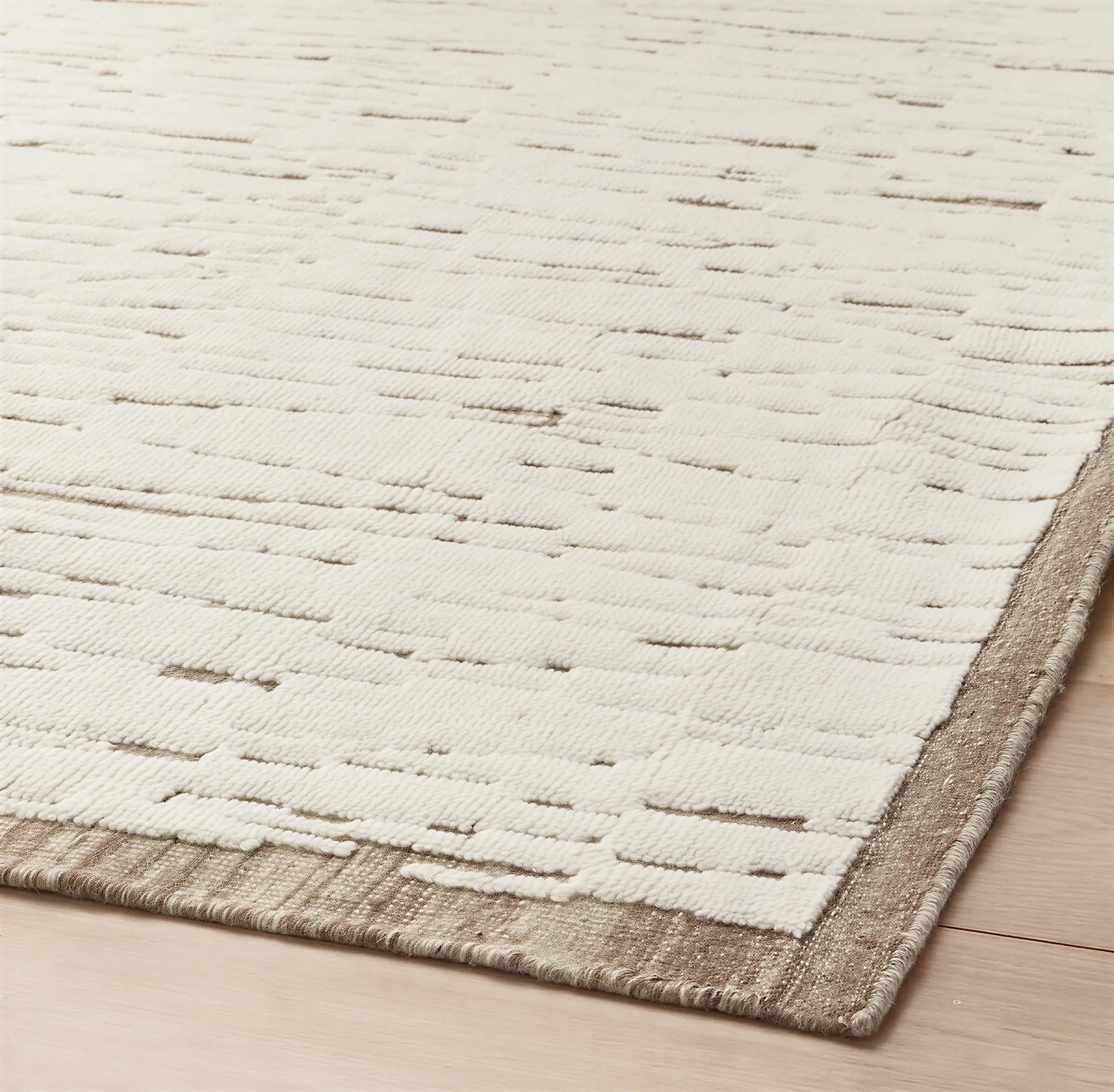 Close-up detail of the Kiri hand-knotted rug showing individual knots at 100-120 KPSI