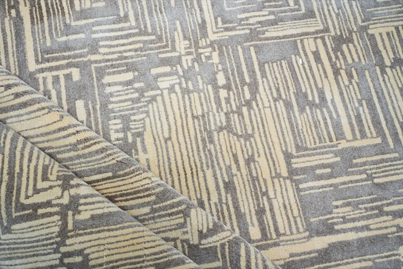 Hideaki Beige Cream detail