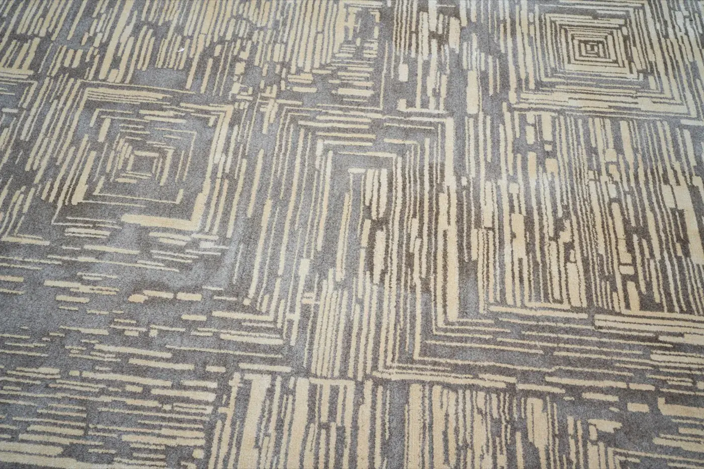 Hideaki Beige Cream detail