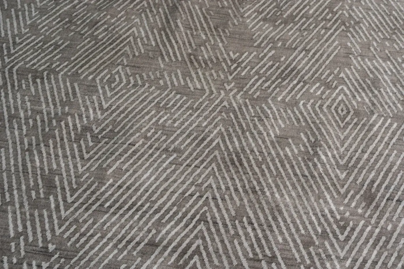 Kaede Silver Brown detail