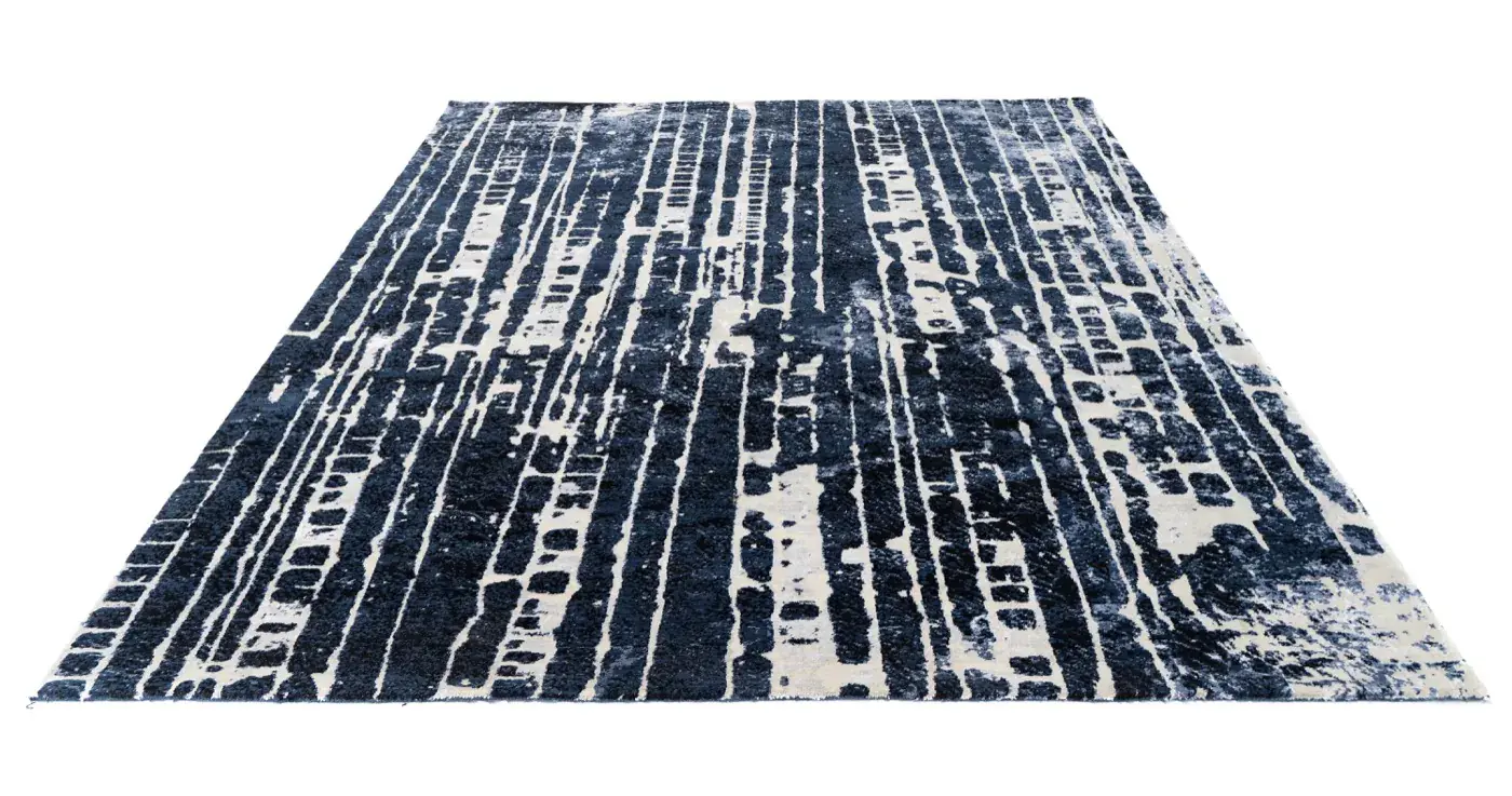 Taro Blue White detail