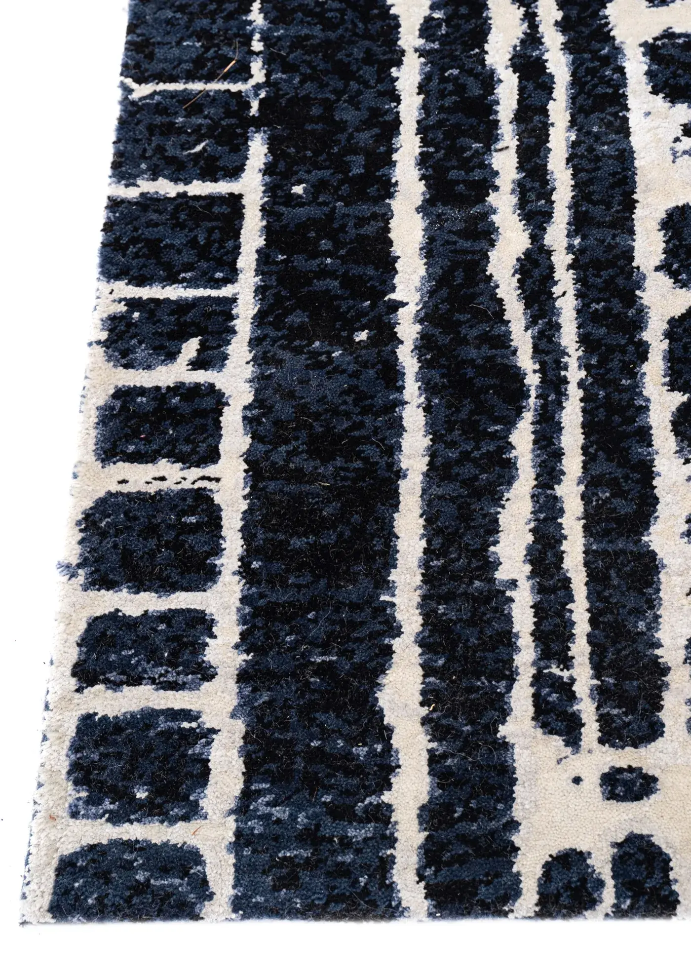 Taro Blue White detail