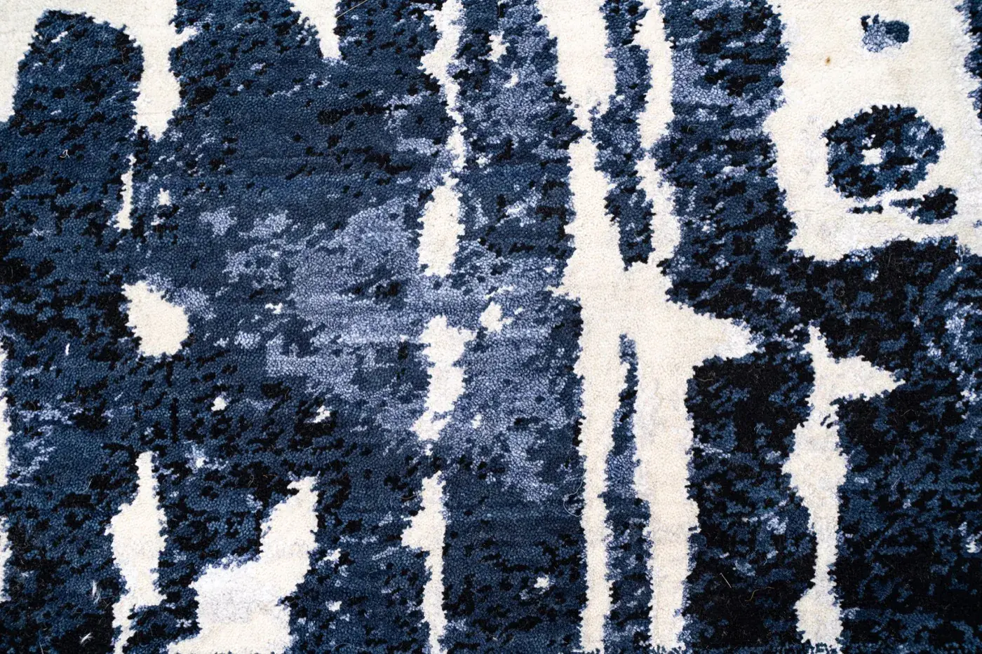 Taro Blue White detail